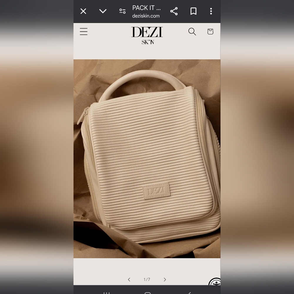 Dezi Skin Pack It All-Multi-Purpose Hanging Travel Bag. NEW